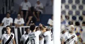 Vasco embala e sonha alto no Brasileirão após boa fase com reforços decisivos