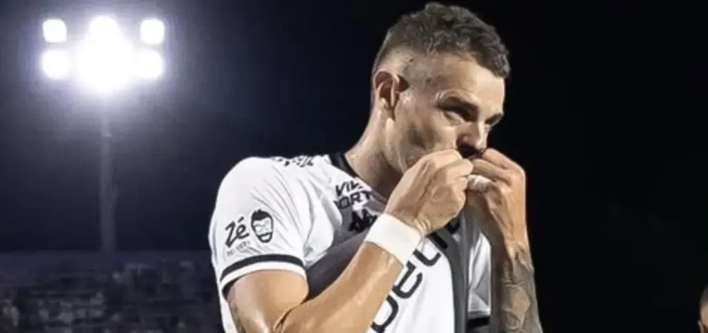 Vegetti celebra gols pelo Vasco e destaca empenho: ‘Entrego meu máximo’