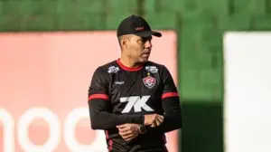 Vitória aposta em retornos para duelo decisivo com o Corinthians