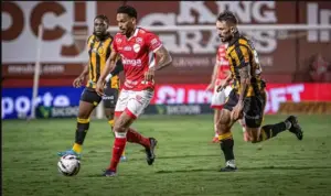 Vila Nova 1 x 0 Amazonas - Tigre marca no fim e complica Onça na Série B