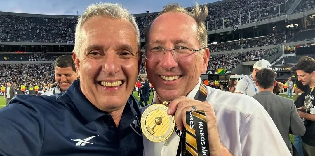 Ex-diretor afirma que Textor continua à frente da SAF do Botafogo