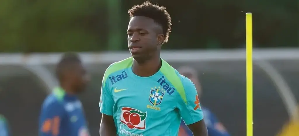 Vinícius Júnior rasga elogios a Ancelotti: ‘Melhor técnico que já tive’