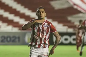 Focado no Náutico, Vinícius antecipa retorno de férias pra iniciar preparação