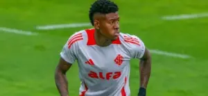 Internacional aposta em linha de três zagueiros no Brasileirão
