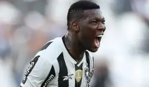 Patrick de Paula fala sobre pressão no Botafogo e ida ao Estoril