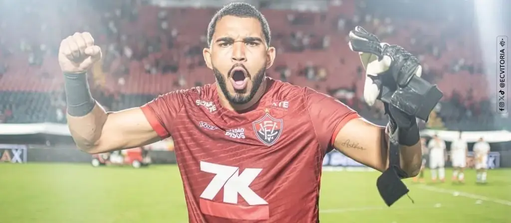 Lucas Arcanjo em ação (Foto: Victor Ferreira-EC Vitória)