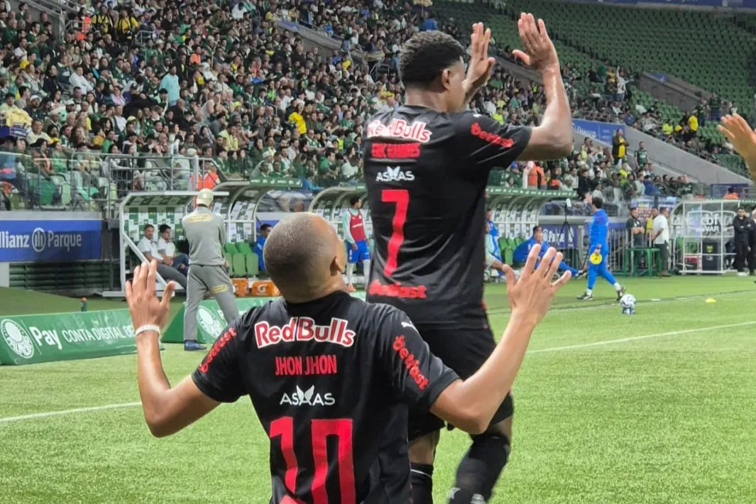Palmeiras 5 x 1 Red Bull Bragantino - Verdão atropela antes de confronto direto com o Flamengo 4 Jhon Jhon colocou o Red Bull Bragantino em vantagem (Foto: Reinaldo Calçade)
