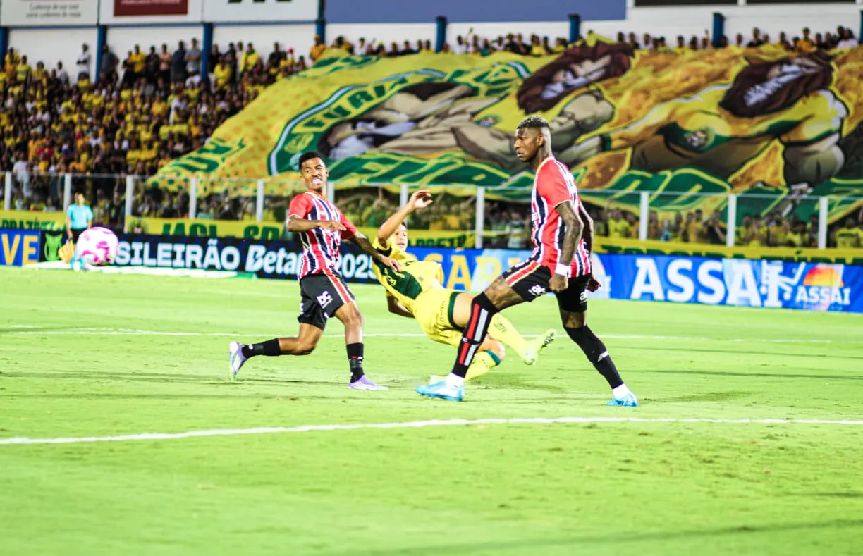 Mirassol faz bonito, vence mais uma no Brasileirão e quebra tabu no Maião