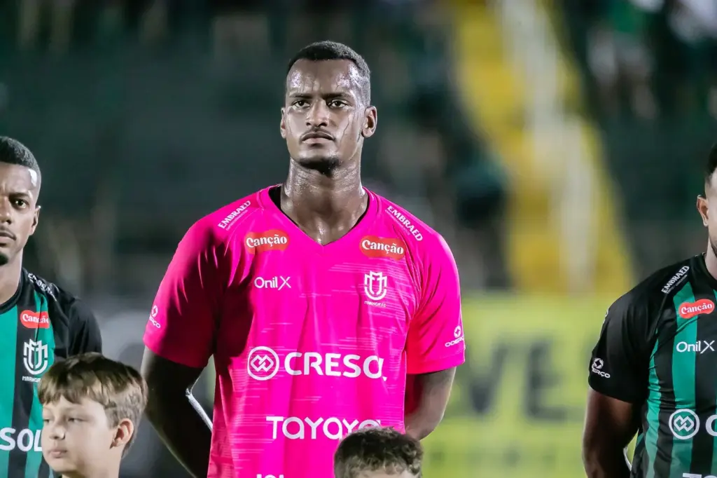 Goleiro encerra contrato com o Maringá e retorna para o Coritiba (Foto: Fernando Teramatsu / MFC)