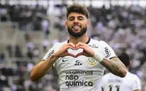 Yuri Alberto chega a 47 gols na Arena pelo Corinthians e comenta cavadinha que virou lição