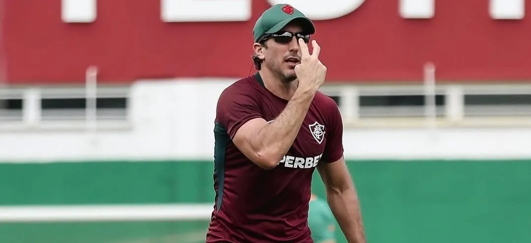 Zubeldía durante treino do Fluminense (Foto: Lucas Merçon-FFC)