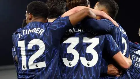 Arsenal vence Fulham e volta ao topo da Premier League