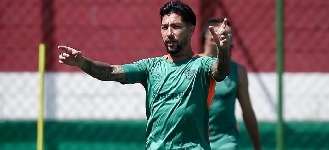 Lucho Acosta durante treino do Fluminense (Foto: Marcelo Gonçalves-FFC)
