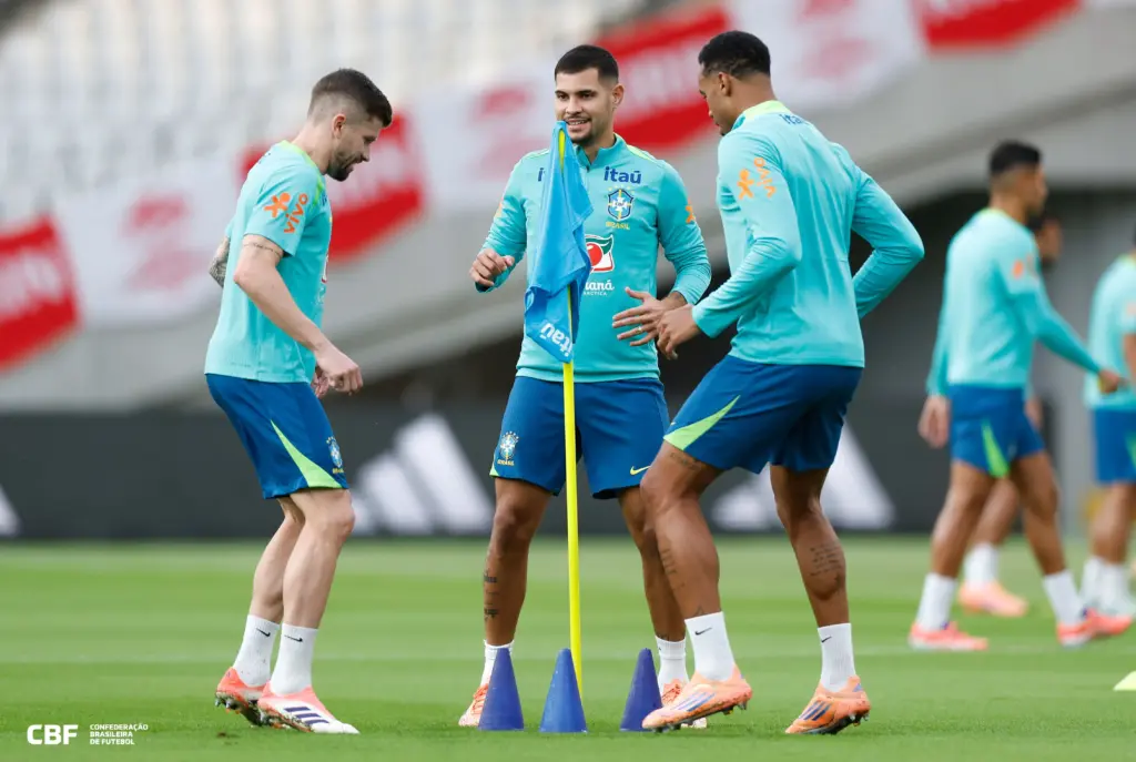 Bruno Guimarães diz viver melhor fase na seleção e reforça: ‘Grupo ainda não está fechado’