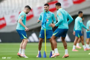 Bruno Guimarães diz viver melhor fase na seleção e reforça: 'Grupo ainda não está fechado'