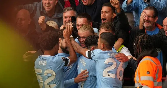 Manchester City bate o Brentford com gol de Haaland e se aproxima dos líderes da Premier League