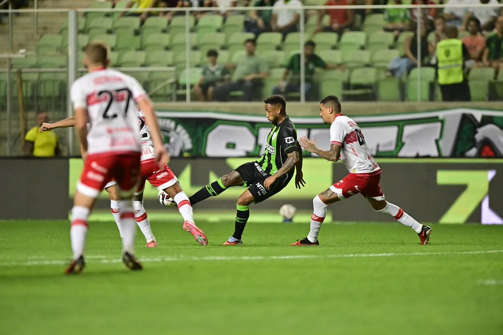 Técnico do CRB avalia empate na Série B: "Muito legal taticamente" 2 CRB empata América-MG Série B