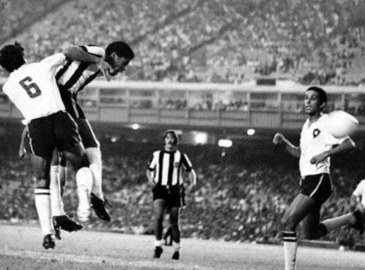 Entre céus e campos: o futebol brasileiro no Dia do Aviador