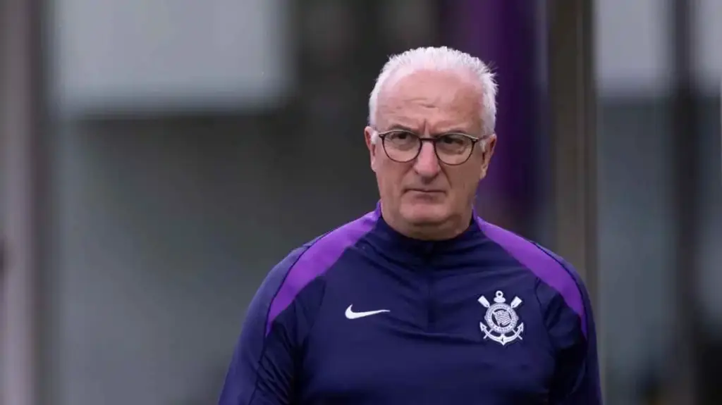 Dorival ironiza arbitragem após Corinthians sofrer empate