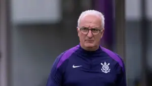Dorival ironiza arbitragem após Corinthians sofrer empate