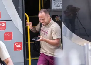 Atacante do CRB celebra vitória na Série B: 