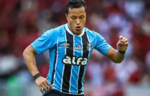 Marlon dispara contra arbitragem e CBF: 'O Grêmio está sendo roubado, prejudicado'