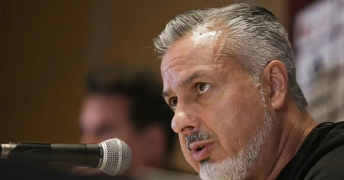 Diretor do Flamengo detona arbitragem e sugere favorecimento ao Palmeiras: 'Vergonhoso'