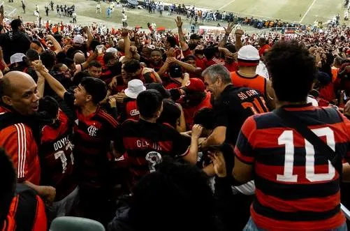 Flamengo 1 x 0 Racing – Veja o gol da suada vitória !