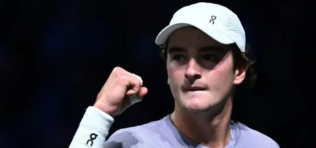 João Fonseca encerra temporada após eliminação no Masters de Paris