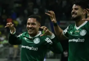 Palmeiras 3 x 0 Vasco - Verdão goleia e cola na liderança do Brasileirão