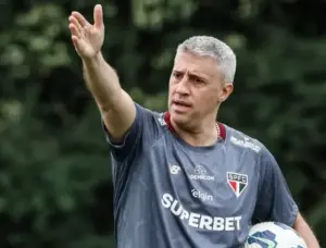 Crespo e Palermo duelam no comando de times que sofrem para fazer gols