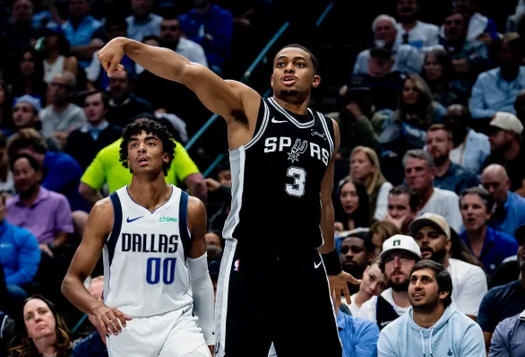 Wembanyama rouba cena, anota 40 pontos e Spurs vencem Mavericks na NBA