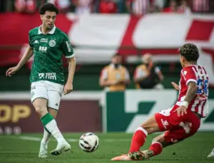 Amaro foge de entrevista no Guarani e faz pronunciamento