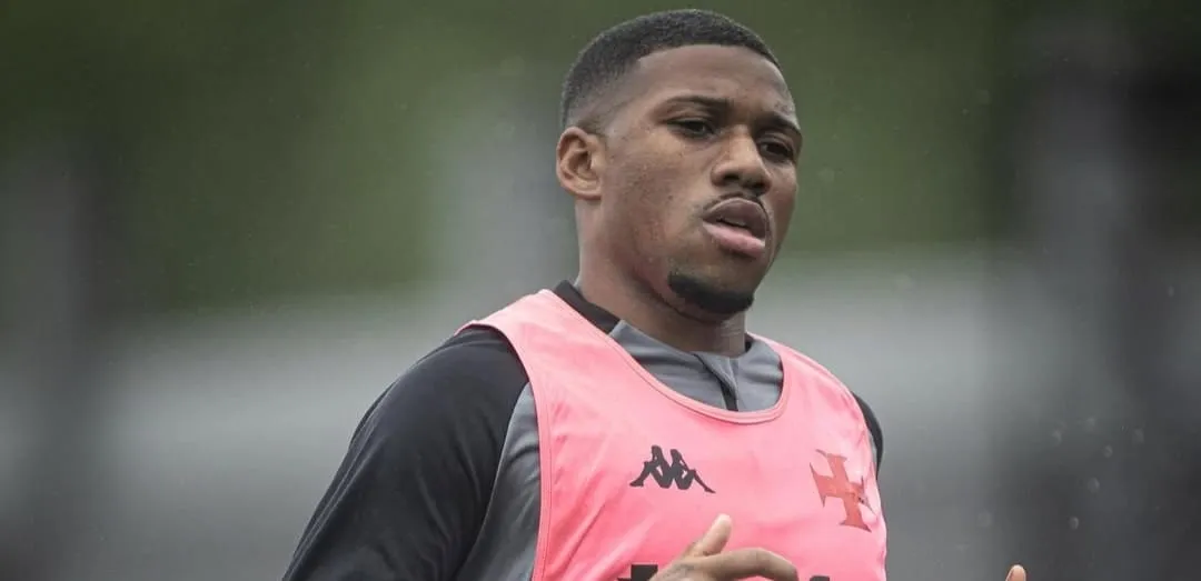 Lateral-esquerdo do Vasco entra na mira de clube da Ucrânia