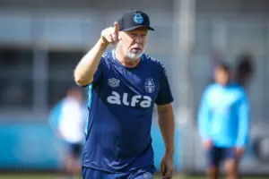 Mano Menezes se diz satisfeito com desempenho do Grêmio