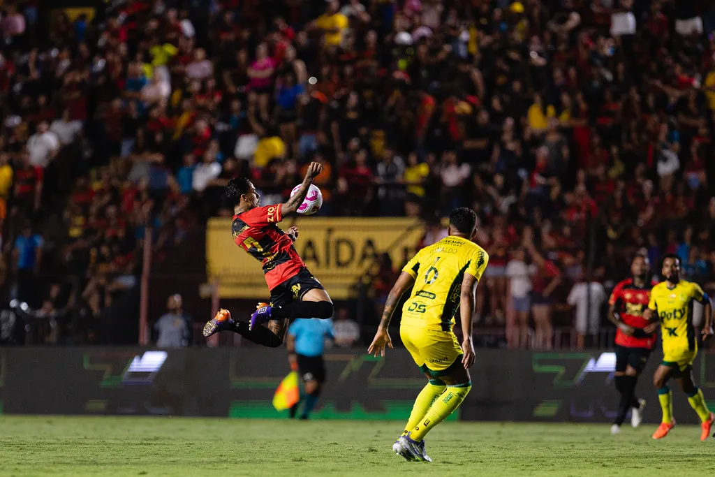Goleiro do Sport desabafa após nova derrota: "Objetivo não foi alcançado" 2 Matheusinho expulso Sport Mirassol