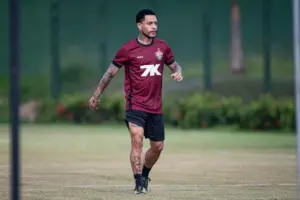 Meia do Vitória lamenta derrota: 