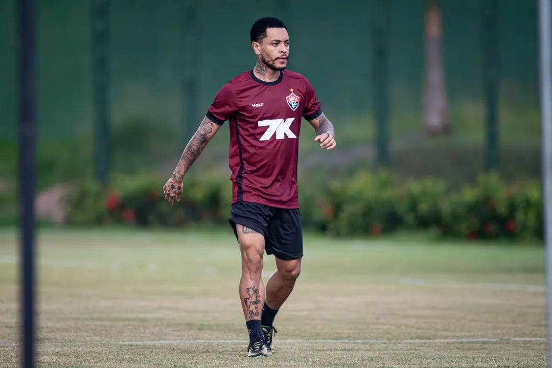 Matheuzinho lamenta derrota Vitória