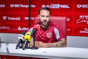 Meia do CRB valoriza confiança da equipe antes de duelo em Curitiba