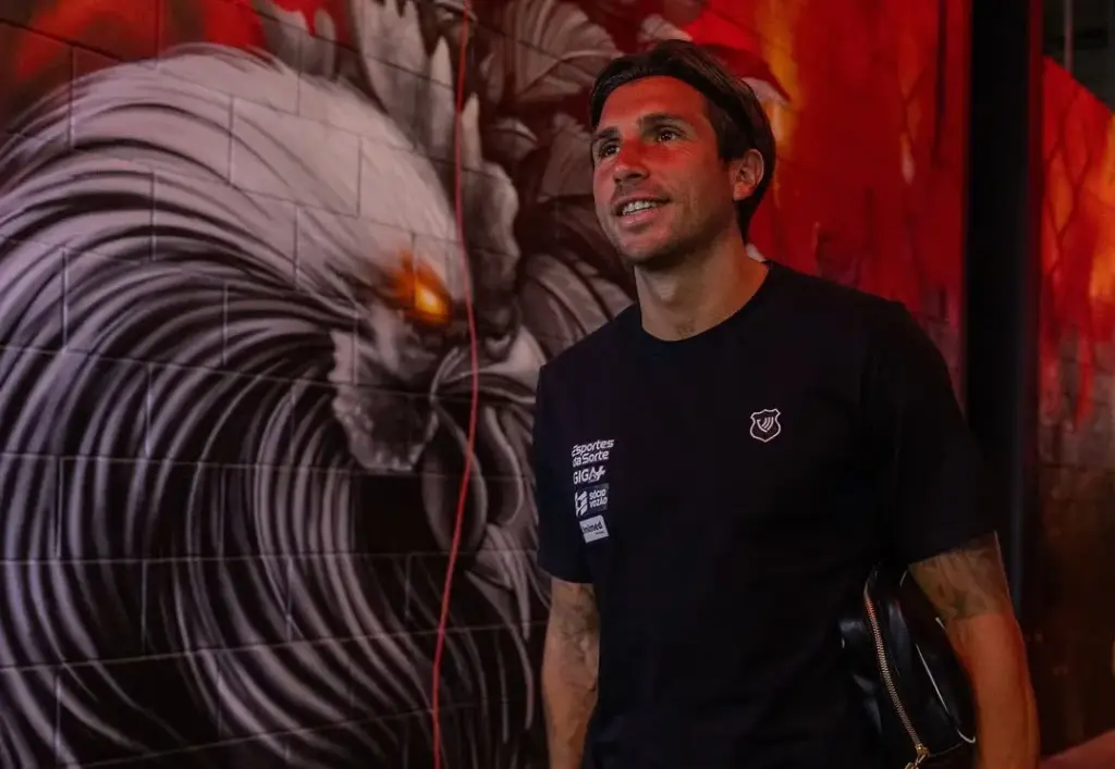 Meia do Ceará lamenta derrota: “Difícil quando toma gol cedo”