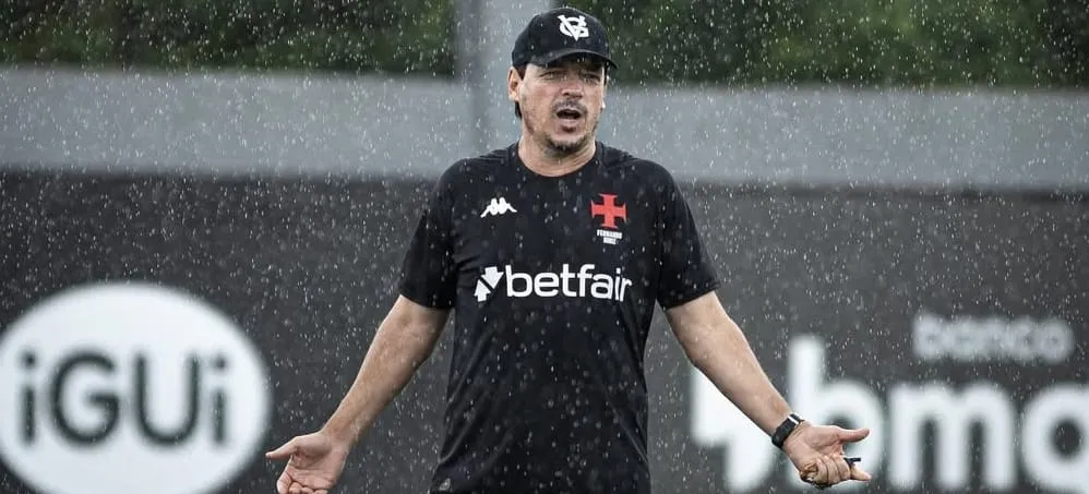 Fernando Diniz durante treino do Vasco (Foto Matheus Lima-CRVG)