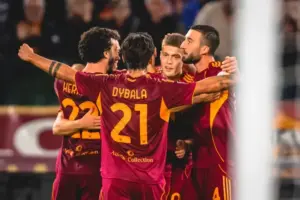 Roma supera o Parma e iguala pontuação do líder Napoli na Itália; Juventus desencanta