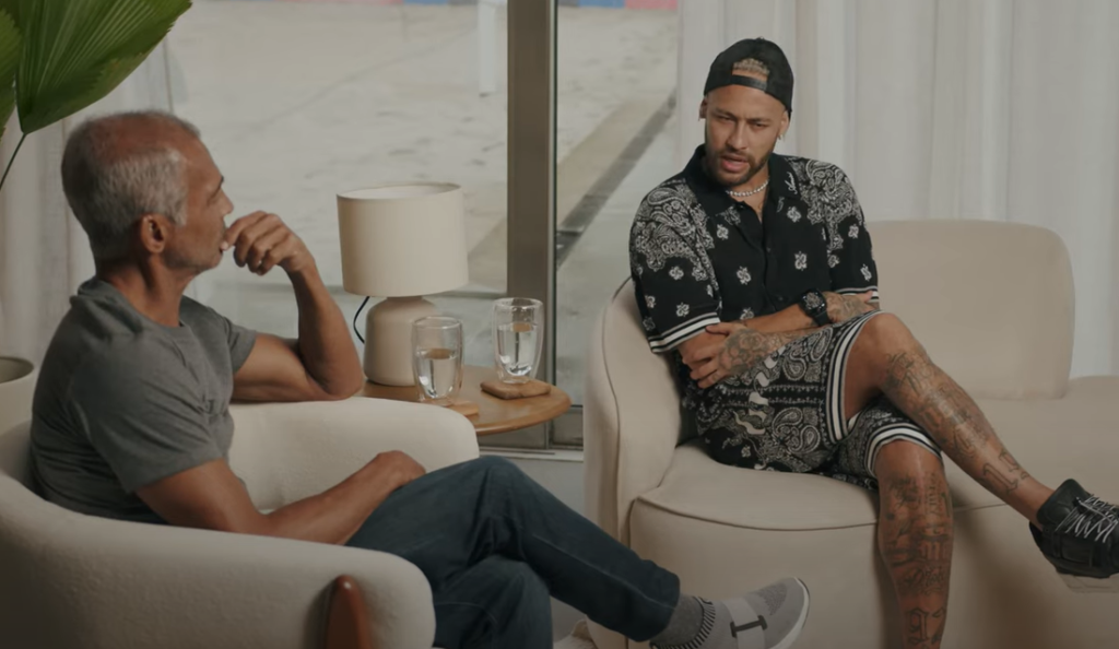 Romário apoia Neymar e volta a criticar arbitragem brasileira