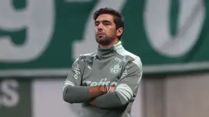 Abel Ferreira torce por arbitragem 'limpinha' na 'noite mágica' do Palmeiras
