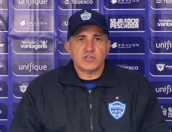 Técnico do Barra prega pés no chão, mas mantém fé no título