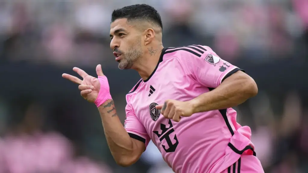 Luis Suárez anota em goleada e se torna o 4º jogador em atividade a atingir 600 gols