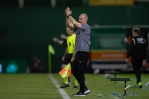 Após empate do Botafogo-SP, Izzo espera evolução