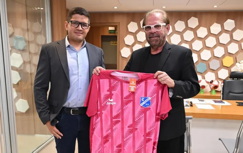 Presidente do Taubaté visita a sede da FPF