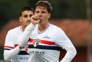 São Paulo deve definir a compra de Gustavo Santana, artilheiro e joia da base