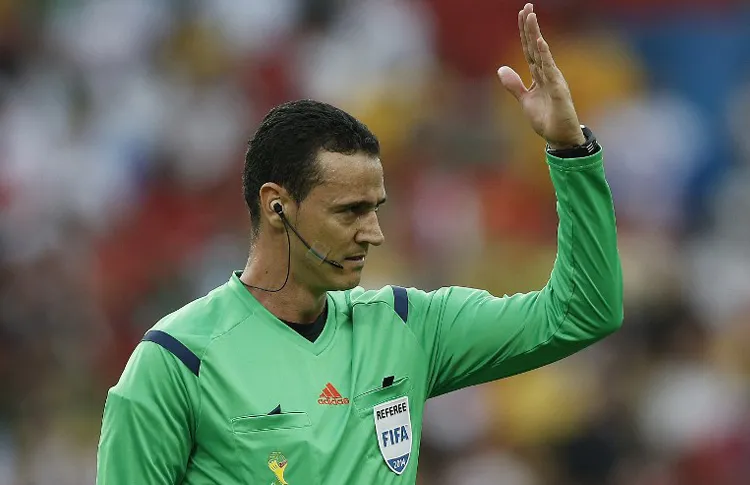 Conmebol define Wilmar Roldán como árbitro de Palmeiras x LDU pela semifinal da Libertadores